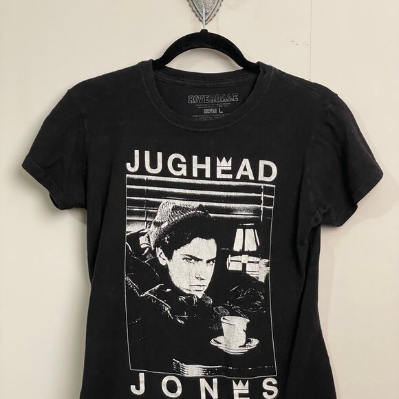 Hot Topic L RiverDale short sleeve graphic t-shirt Jughead Jones Archie comics - Picture 2 of 7